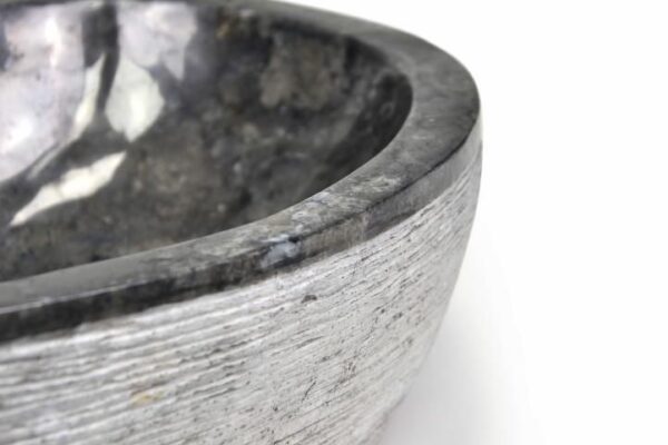 1518599352-117828-big