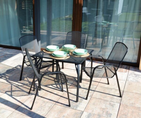 1711526068-304608-big