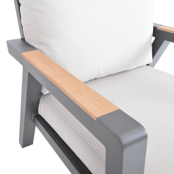 1747142013-29166-big