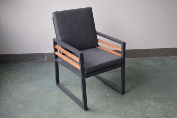 1728618956-615274-big